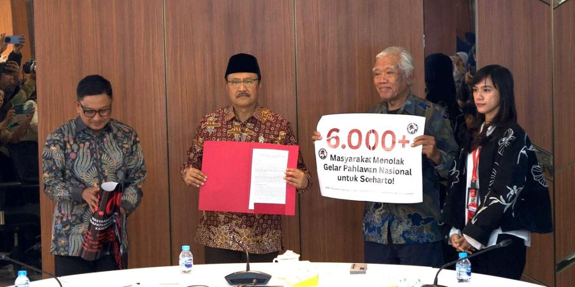 Gerakan Masyarakat Adili Soeharto Berunjuk Rasa Tolak Pemberian Gelar Pahlawan Nasional