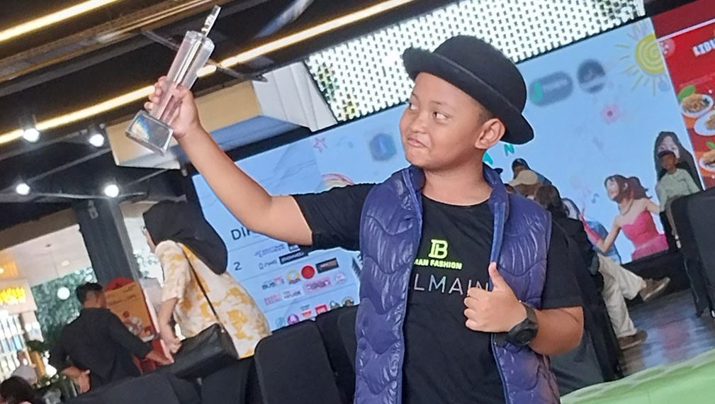 Host Cilik Azam Sejiwa Bersinar di Festival Lomba Menyanyi 2025