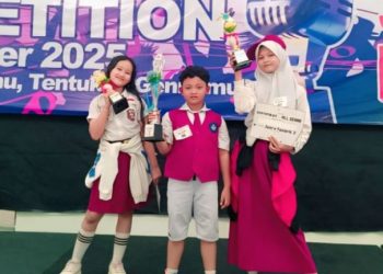 Azam Sejiwa dan 2 Kakak Kelasnya, Sabet Piala dan Piagam di Ajang Lomba Menyanyi
