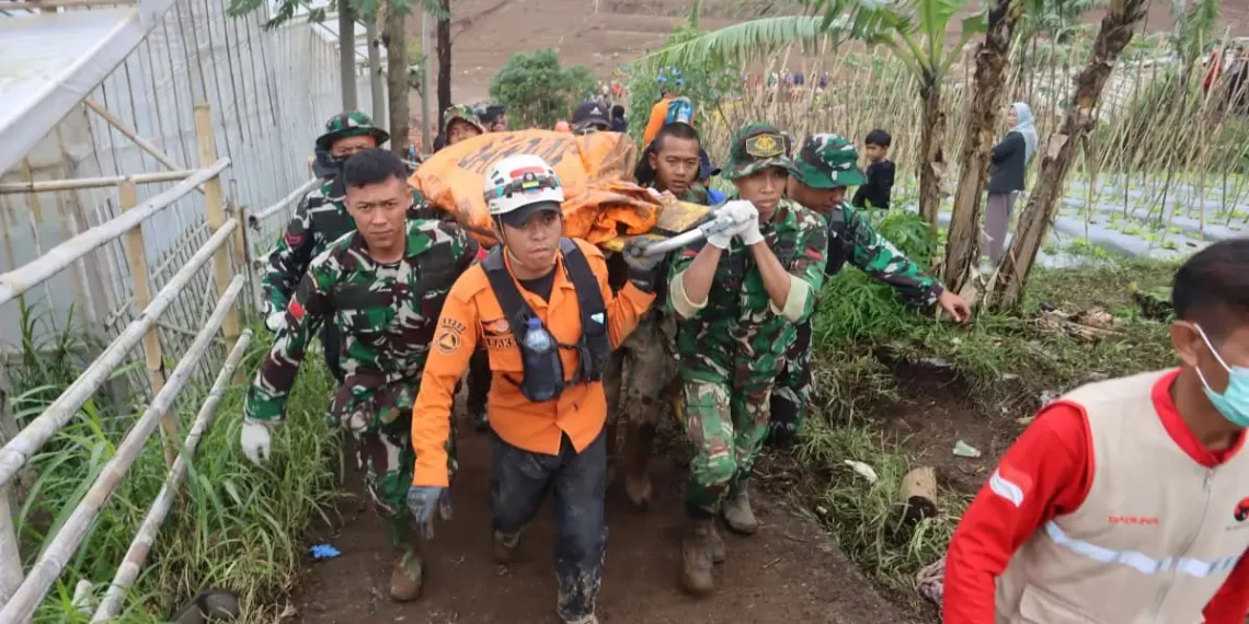 Longsor KBB: Operasi Pencarian Korban Difokuskan di Sektor B Dua
